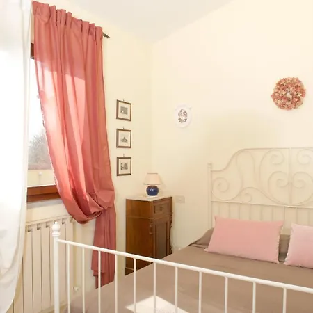Holiday home Lazzareschi Case Vacanza *